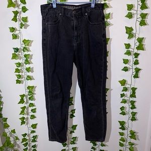 Black mom jeans American eagle size 4 short